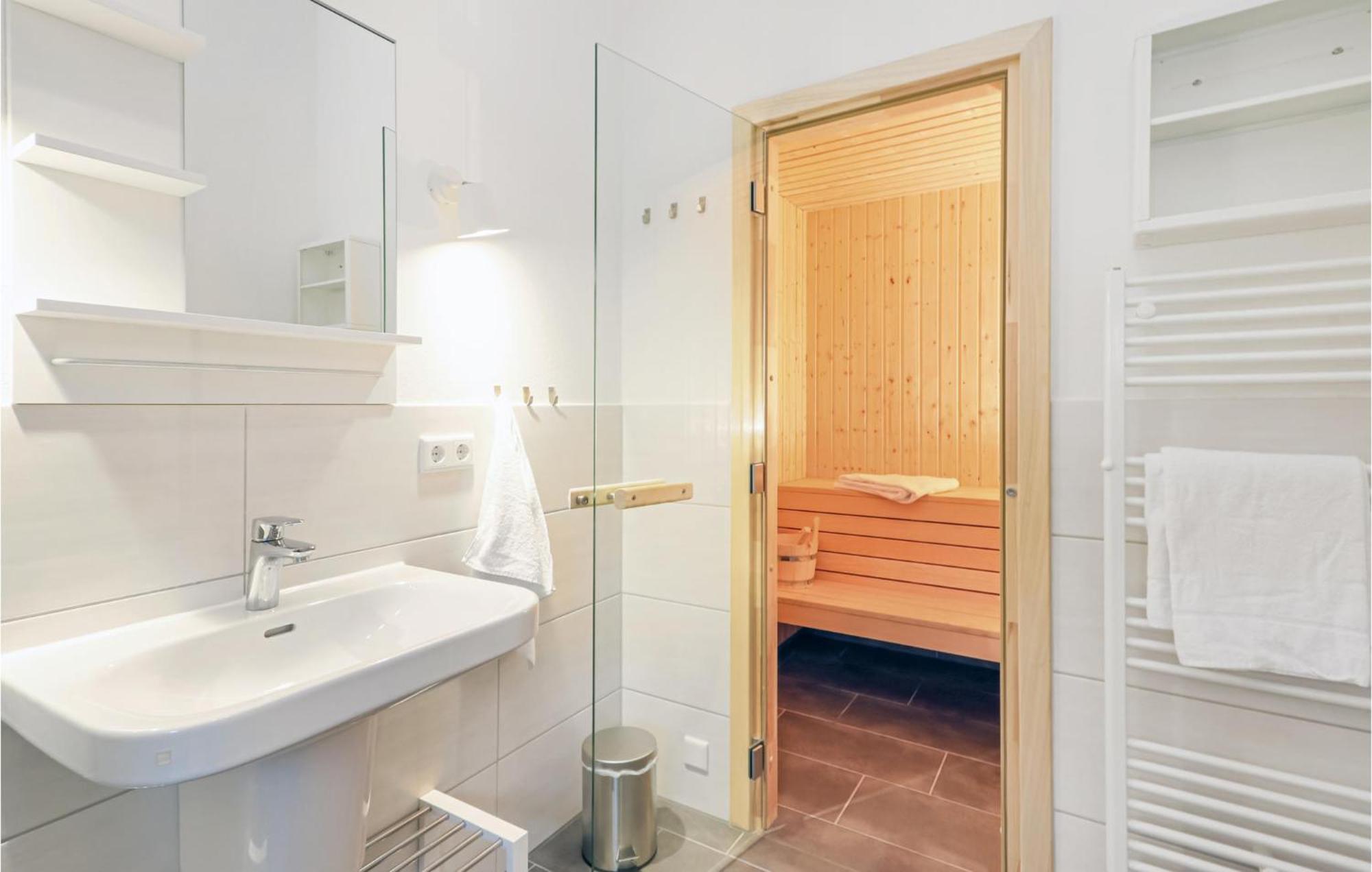 Cozy Home In Krems Ii-Warderbrueck With Wifi Gols Exteriör bild